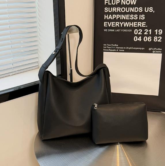 Women Bags 2026 Trends - Modna skórzana torba typu tote dla