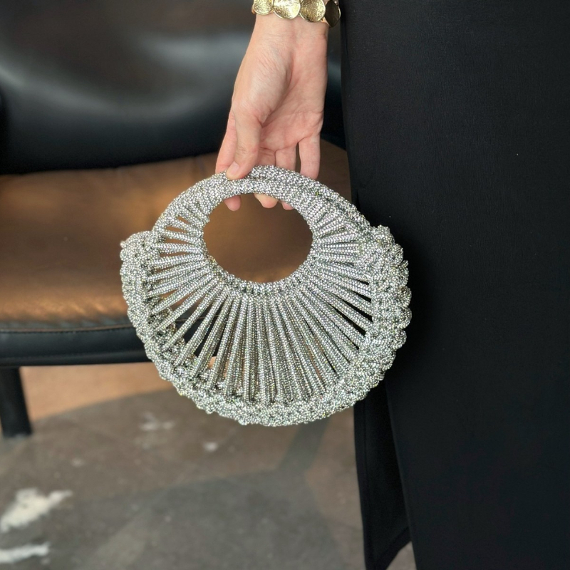 Błyszcząca Kopertówka Wieczoro – Women Bags 2026 Trends recenzja i cena